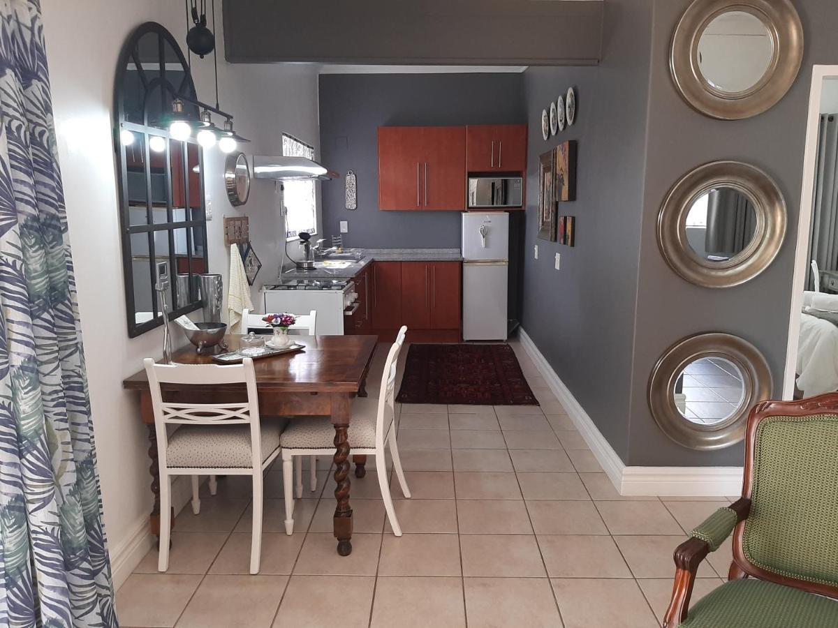 At 98 On Lynburn Guest House Pretoria-Noord Dış mekan fotoğraf