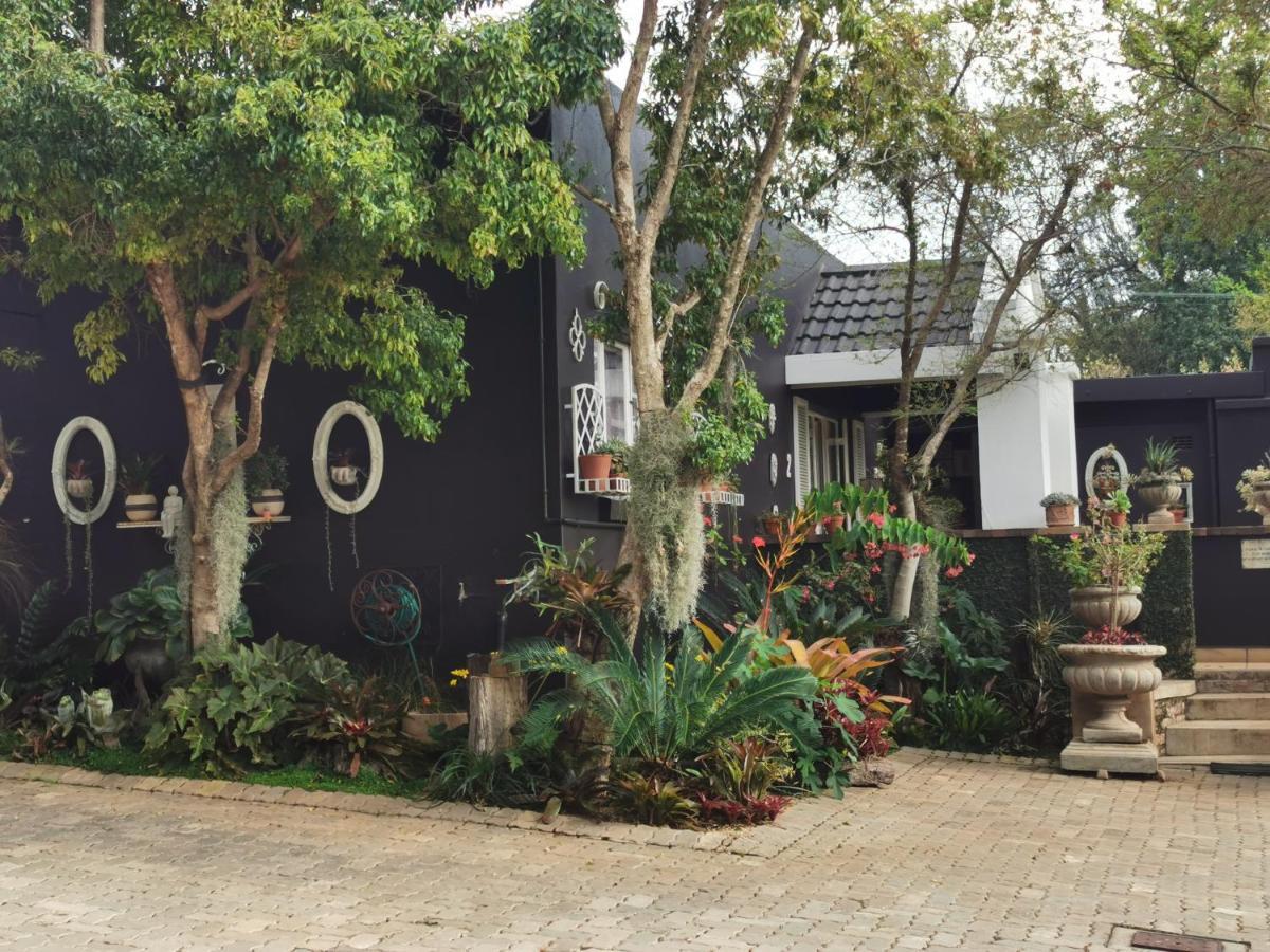 At 98 On Lynburn Guest House Pretoria-Noord Dış mekan fotoğraf