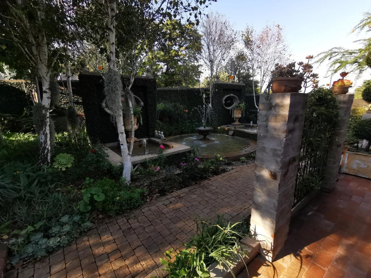 At 98 On Lynburn Guest House Pretoria-Noord Dış mekan fotoğraf