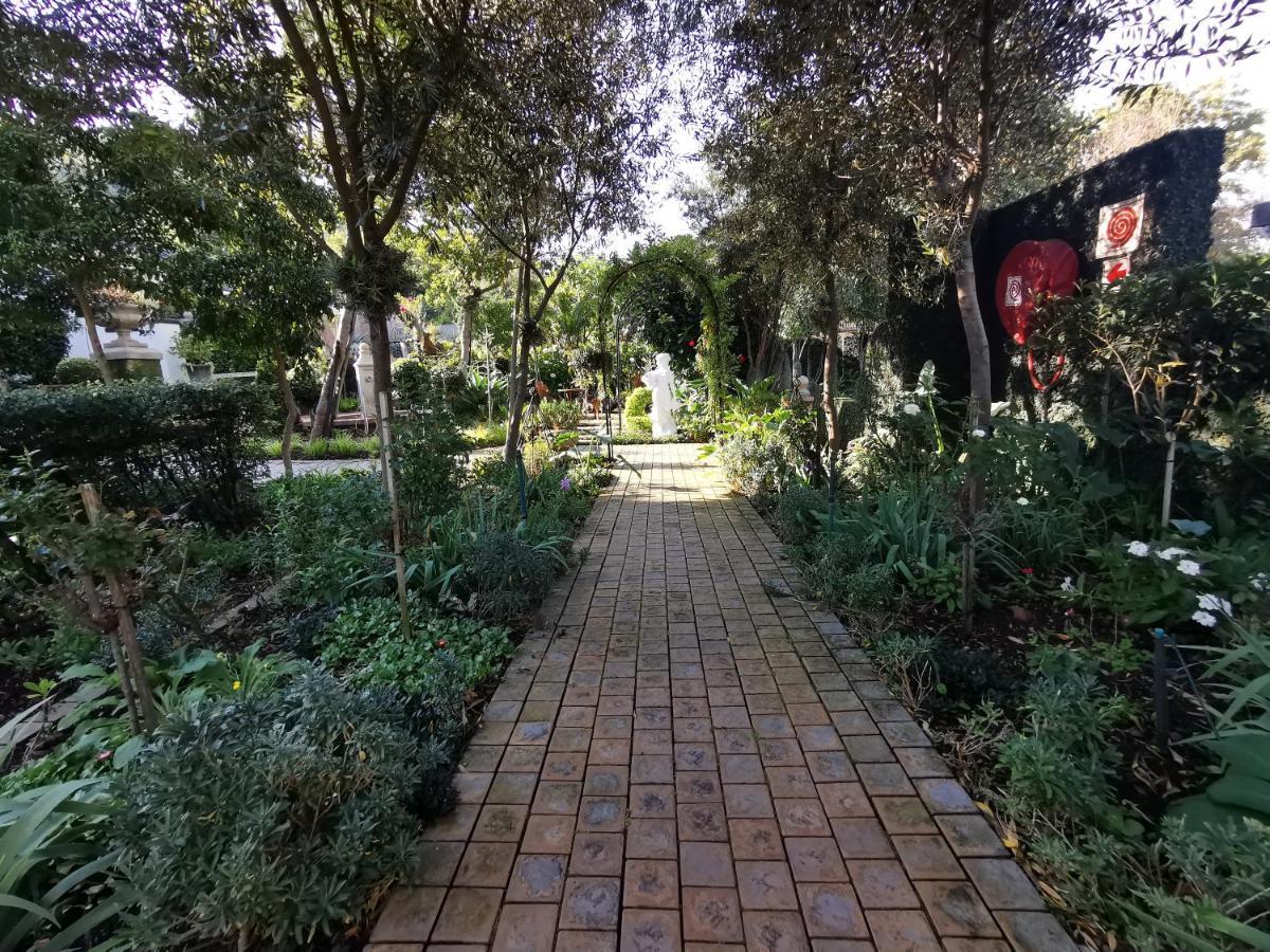 At 98 On Lynburn Guest House Pretoria-Noord Dış mekan fotoğraf