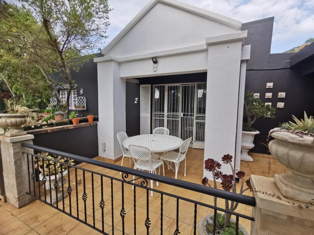 At 98 On Lynburn Guest House Pretoria-Noord Dış mekan fotoğraf