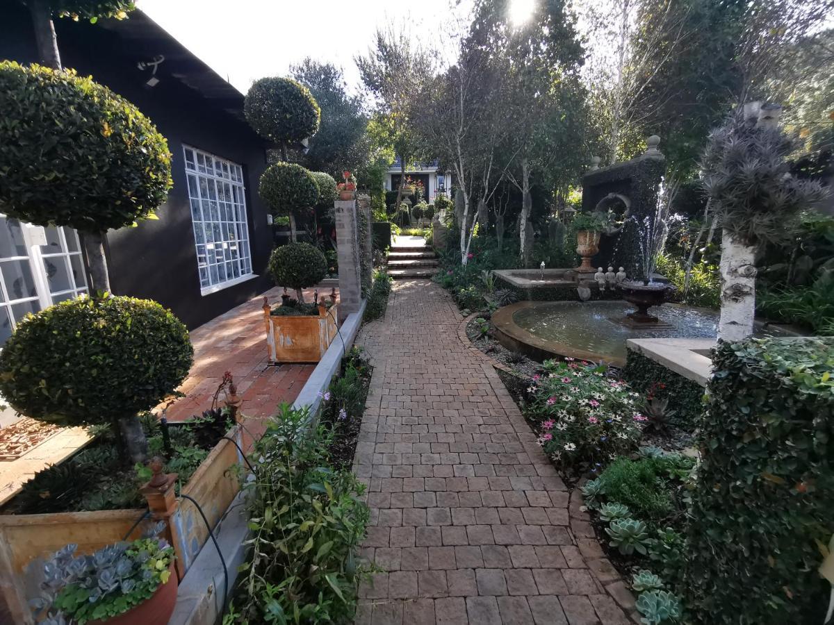 At 98 On Lynburn Guest House Pretoria-Noord Dış mekan fotoğraf