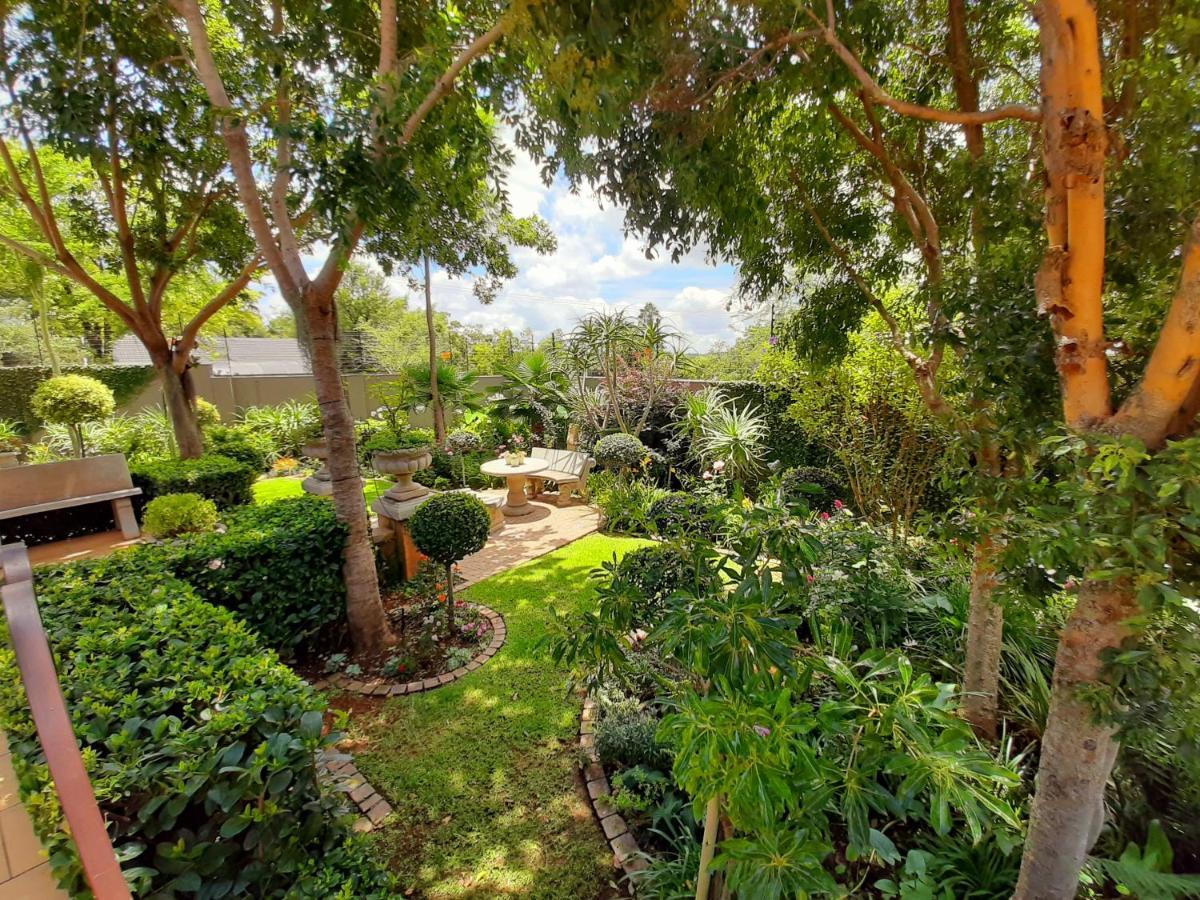 At 98 On Lynburn Guest House Pretoria-Noord Dış mekan fotoğraf