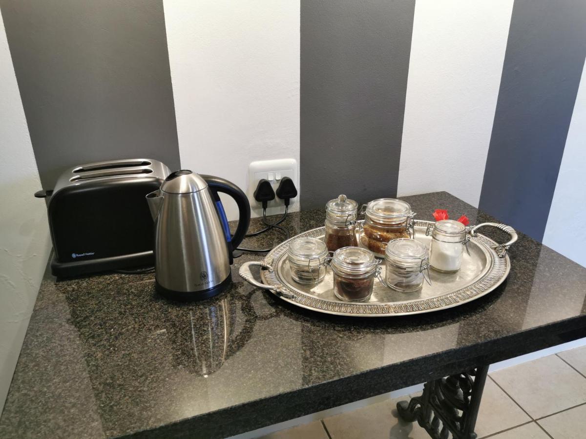 At 98 On Lynburn Guest House Pretoria-Noord Dış mekan fotoğraf