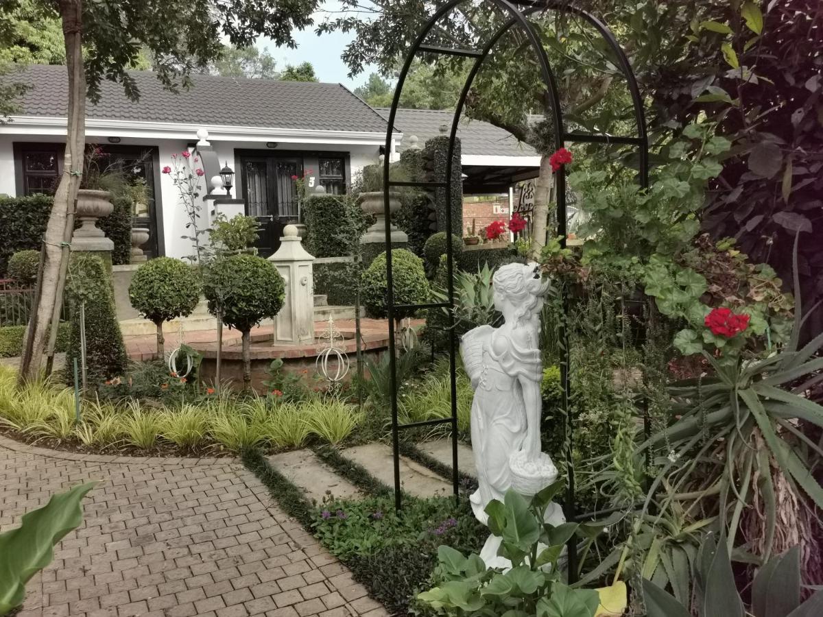 At 98 On Lynburn Guest House Pretoria-Noord Dış mekan fotoğraf