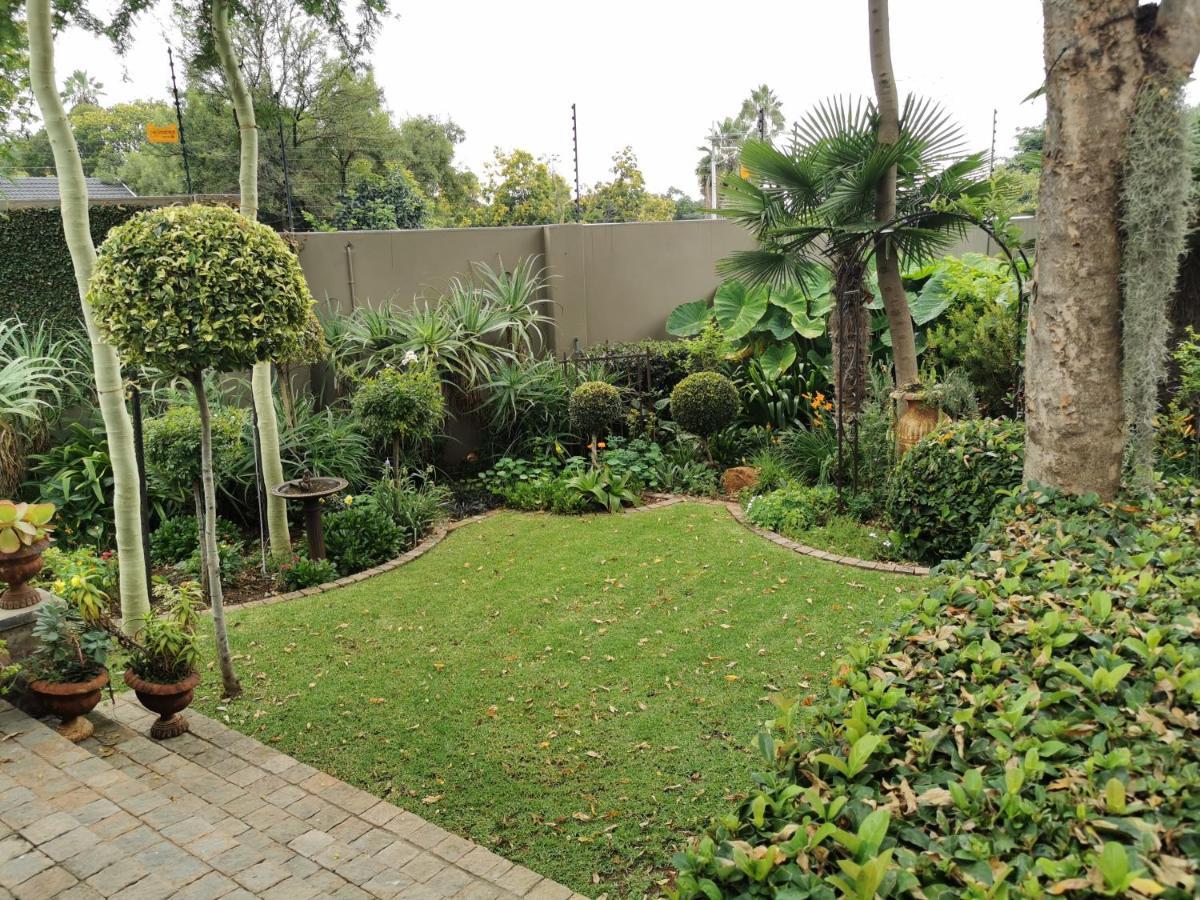 At 98 On Lynburn Guest House Pretoria-Noord Dış mekan fotoğraf
