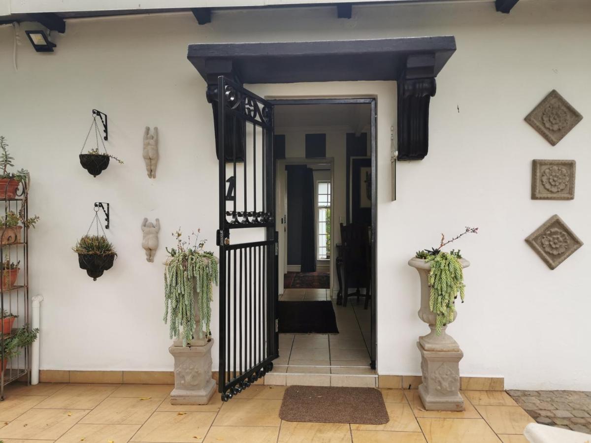 At 98 On Lynburn Guest House Pretoria-Noord Dış mekan fotoğraf