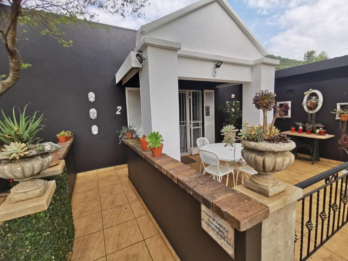 At 98 On Lynburn Guest House Pretoria-Noord Dış mekan fotoğraf