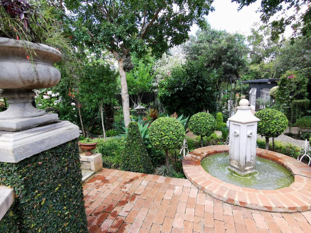 At 98 On Lynburn Guest House Pretoria-Noord Dış mekan fotoğraf
