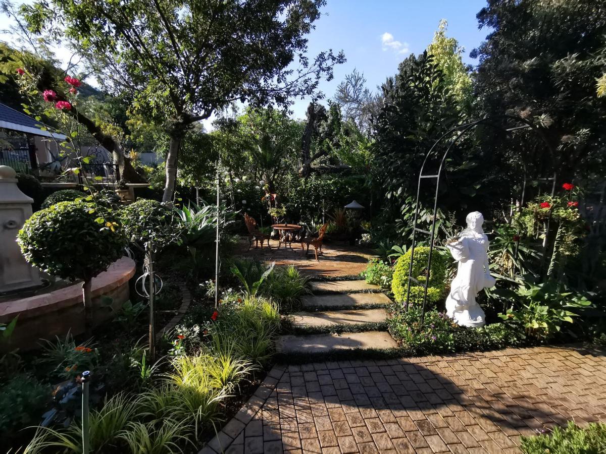At 98 On Lynburn Guest House Pretoria-Noord Dış mekan fotoğraf