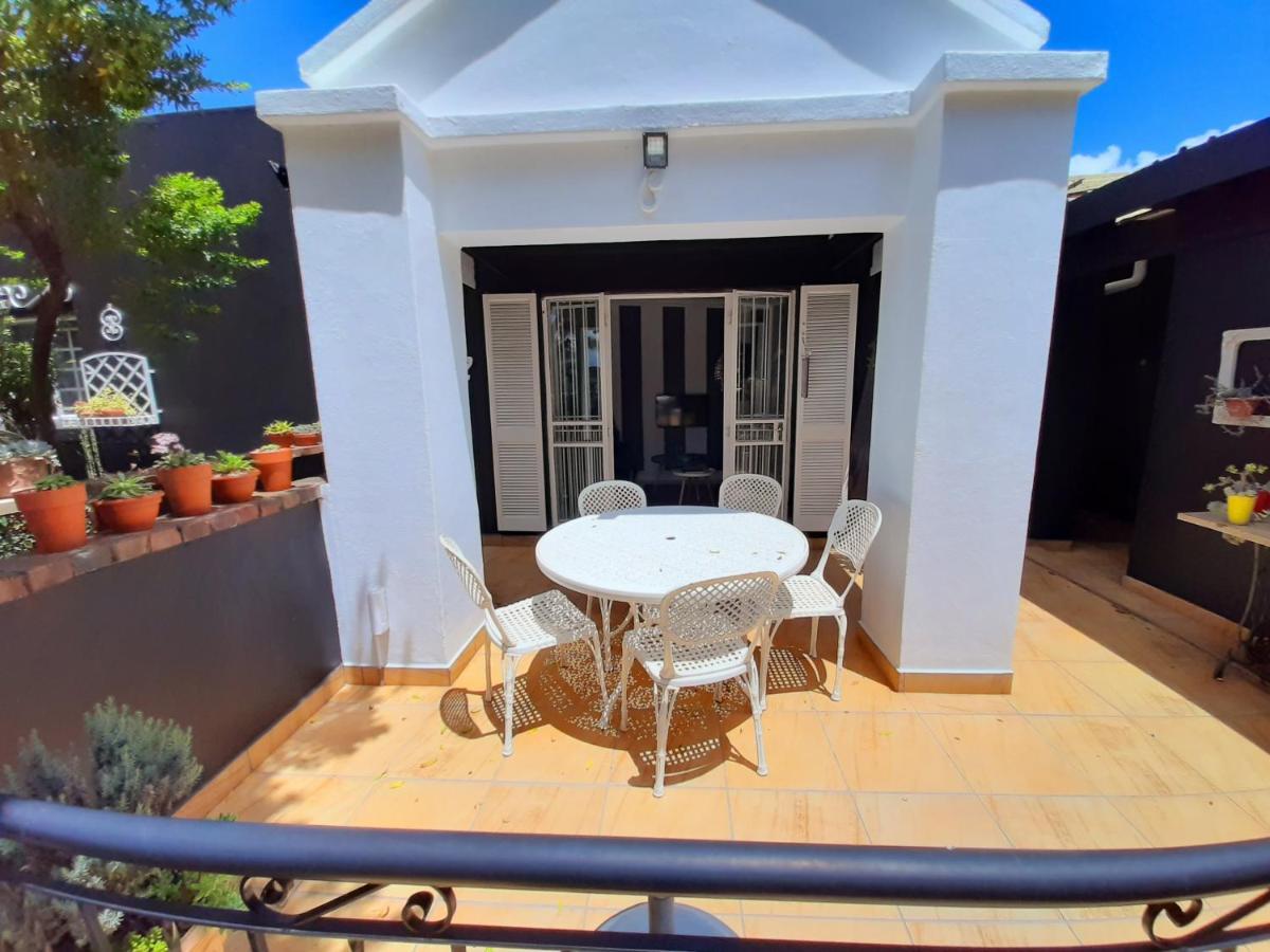 At 98 On Lynburn Guest House Pretoria-Noord Dış mekan fotoğraf