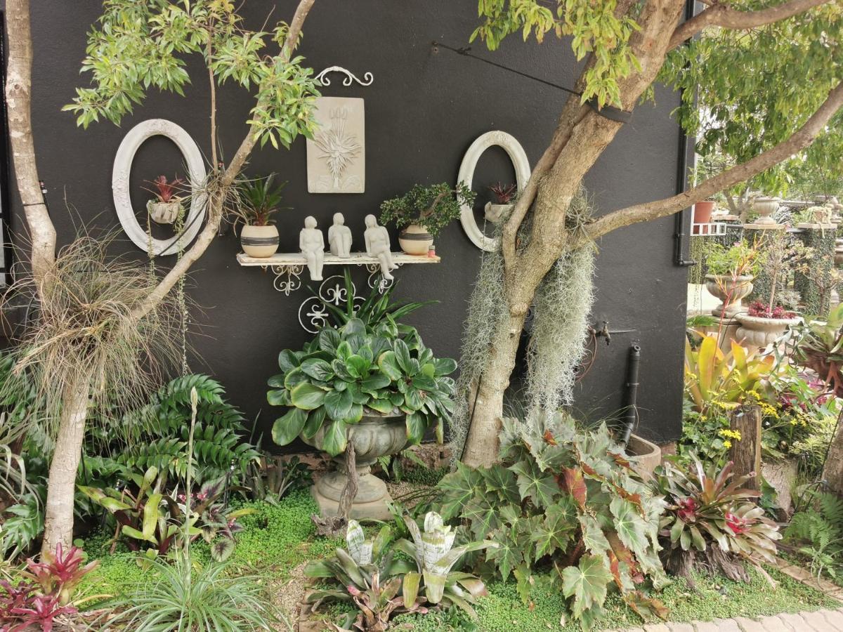 At 98 On Lynburn Guest House Pretoria-Noord Dış mekan fotoğraf