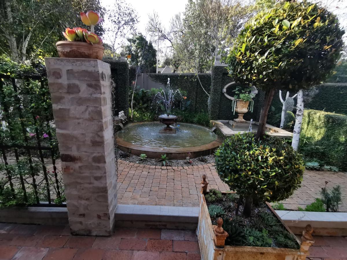 At 98 On Lynburn Guest House Pretoria-Noord Dış mekan fotoğraf