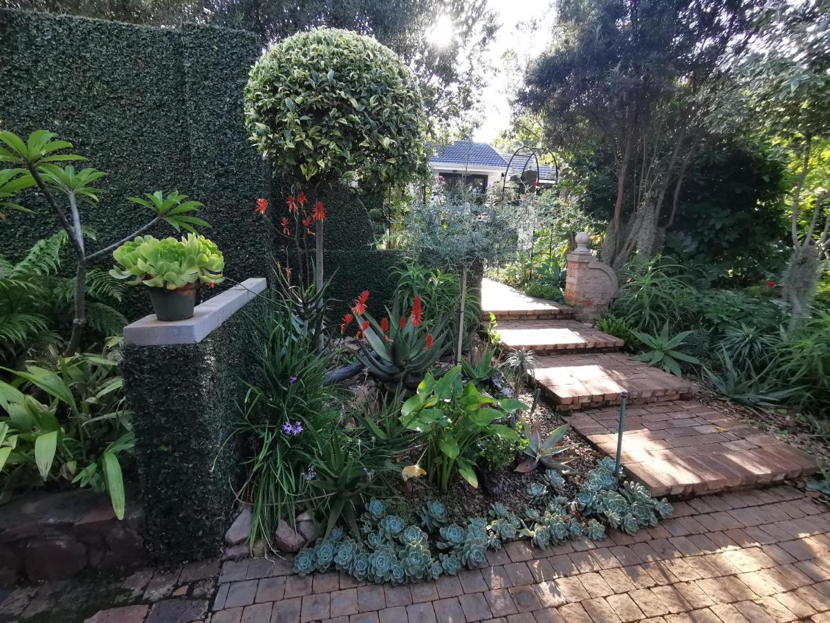 At 98 On Lynburn Guest House Pretoria-Noord Dış mekan fotoğraf
