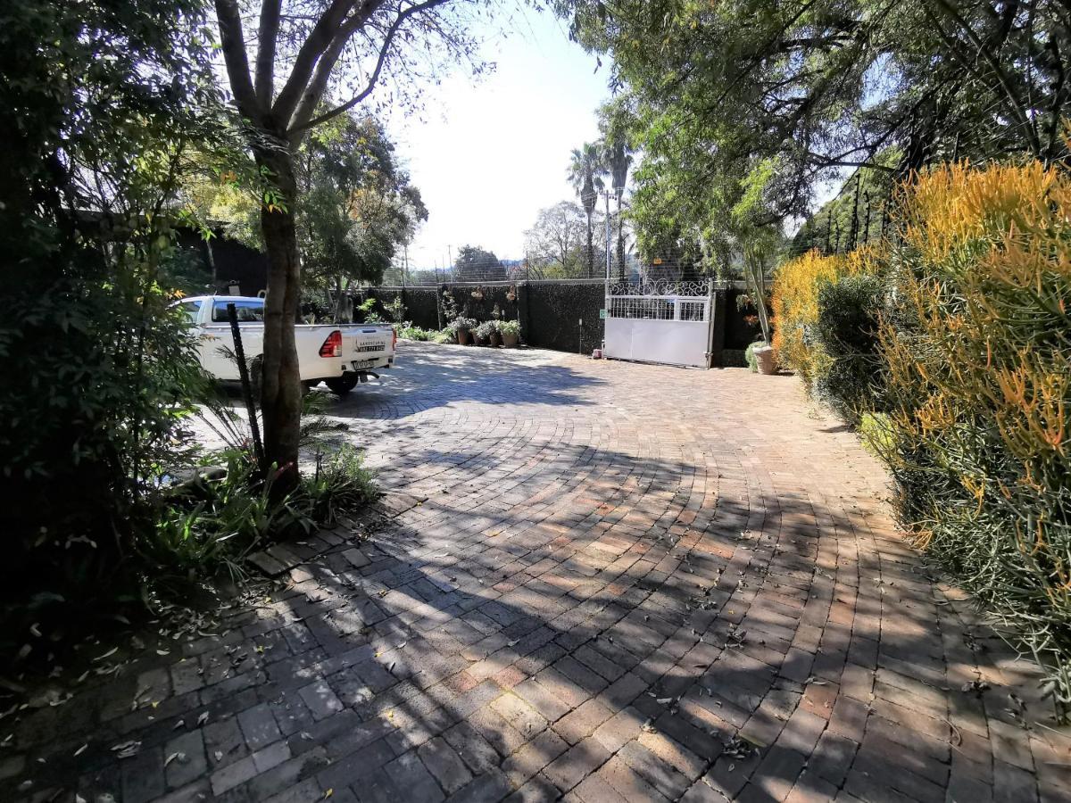 At 98 On Lynburn Guest House Pretoria-Noord Dış mekan fotoğraf