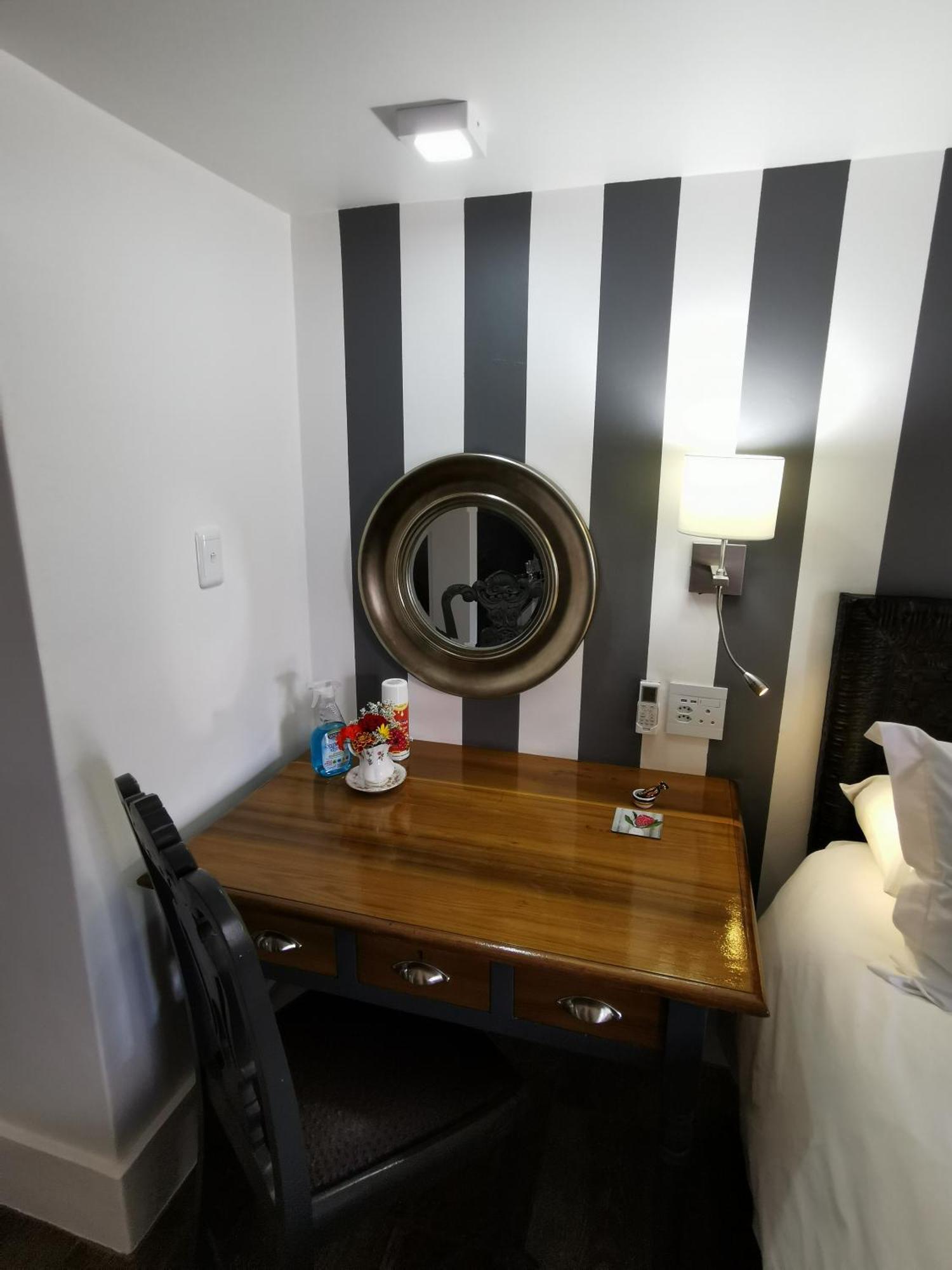 At 98 On Lynburn Guest House Pretoria-Noord Oda fotoğraf