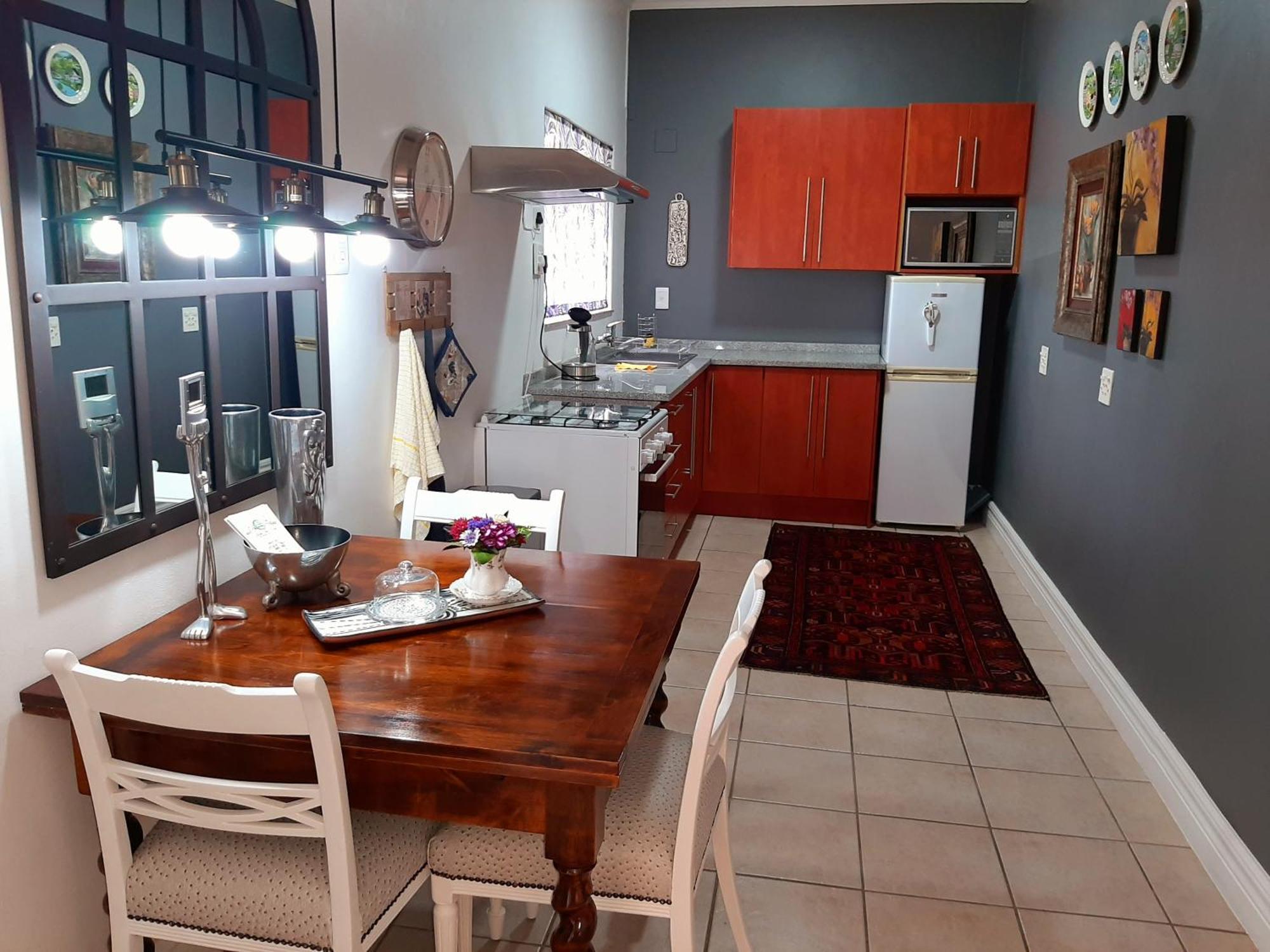 At 98 On Lynburn Guest House Pretoria-Noord Oda fotoğraf