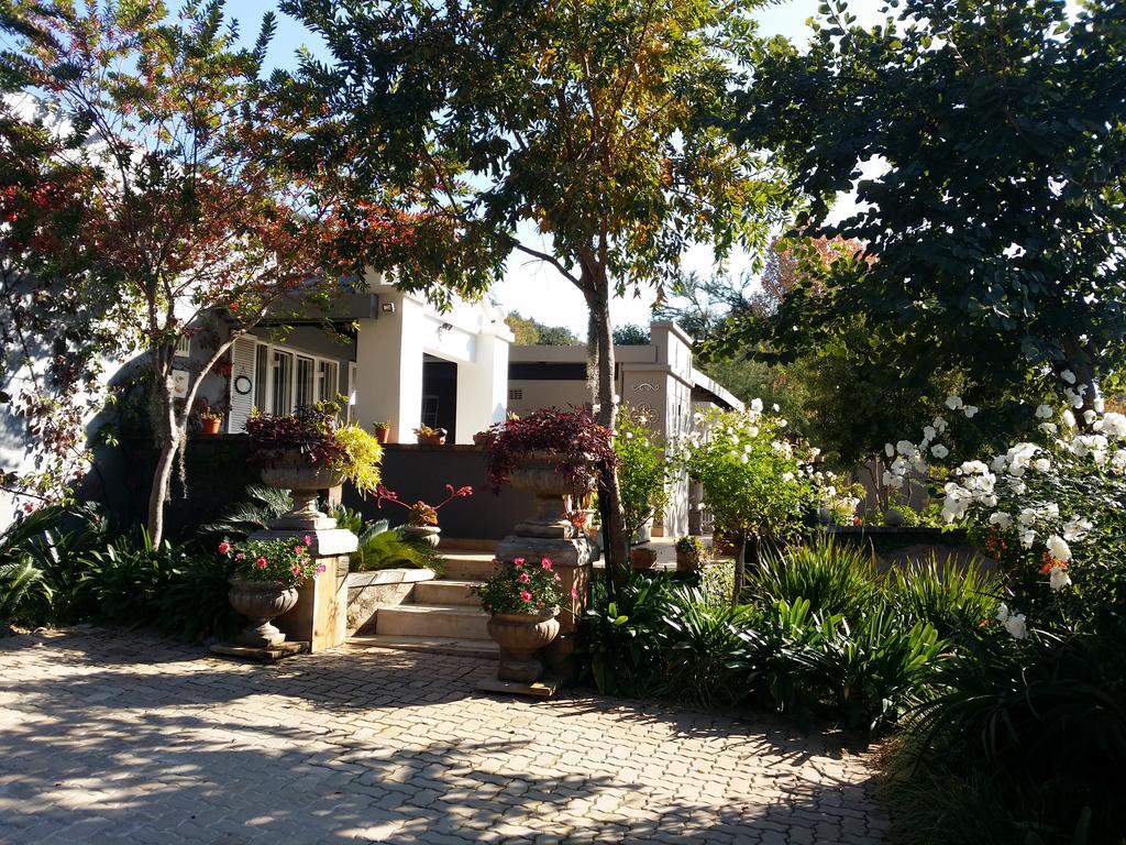 At 98 On Lynburn Guest House Pretoria-Noord Dış mekan fotoğraf