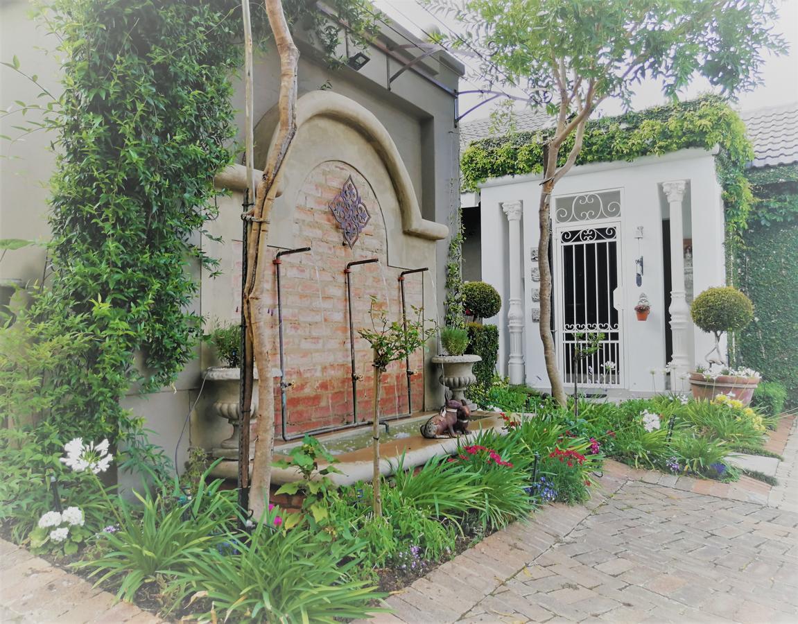 At 98 On Lynburn Guest House Pretoria-Noord Dış mekan fotoğraf