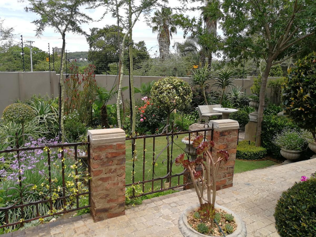 At 98 On Lynburn Guest House Pretoria-Noord Dış mekan fotoğraf