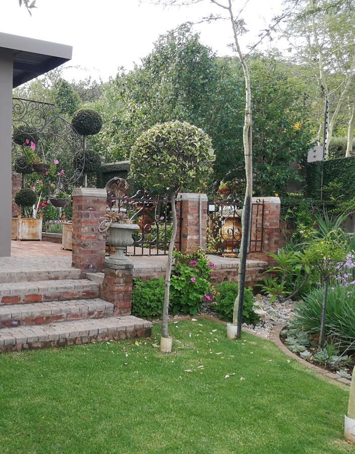 At 98 On Lynburn Guest House Pretoria-Noord Dış mekan fotoğraf
