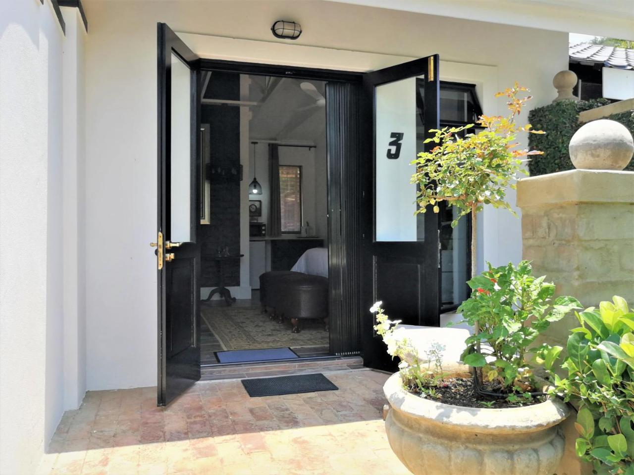 At 98 On Lynburn Guest House Pretoria-Noord Dış mekan fotoğraf